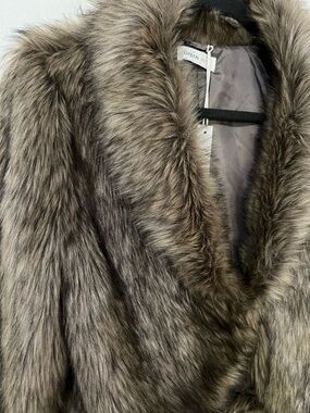 Urban Bliss Women's Faux Fur Cropped Jacket in Brown NWT